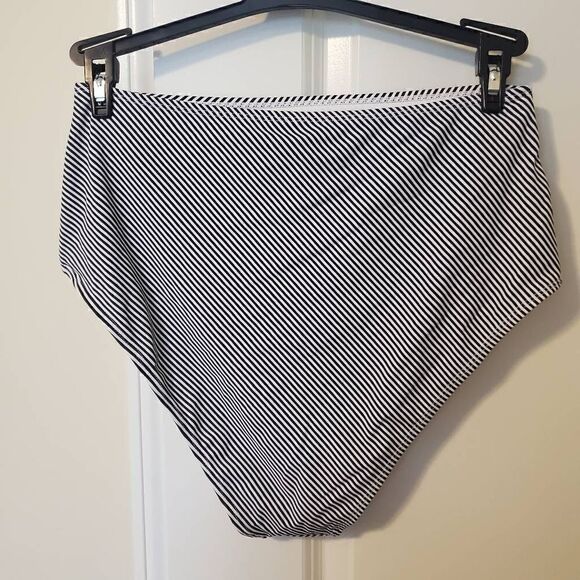 NWT Cupshe Black and white diagonal stripe bikini bottoms - Picture 2 of 5